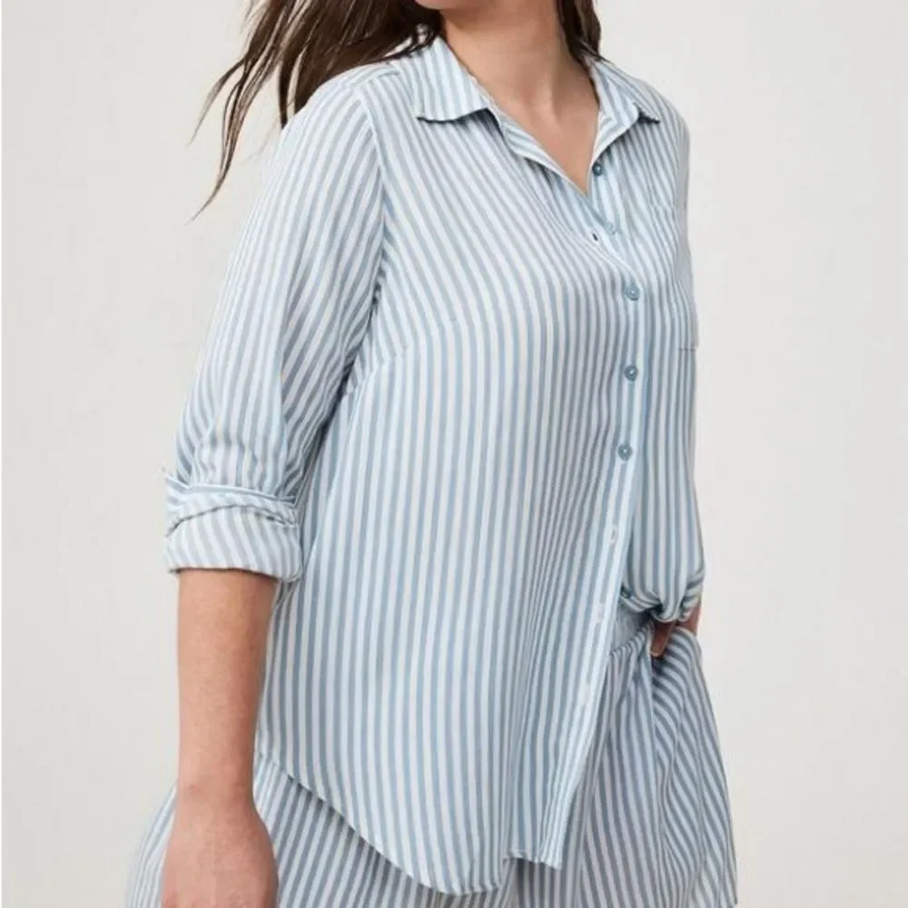 Torrid Lizzie Button-Up Long Sleeve Shirt Size 2 - Picture 7 of 10